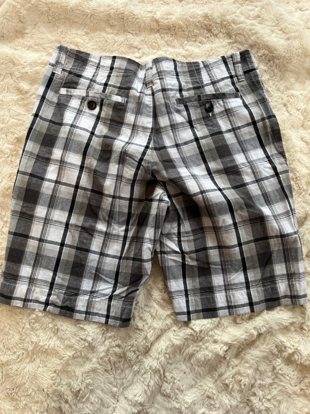 jf j.ferrar Men's Black & White Plaid Flat Front Shorts - Picture 6 of 6